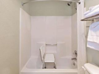 Super 8 by Wyndham Corpus Christi Northwest - 4