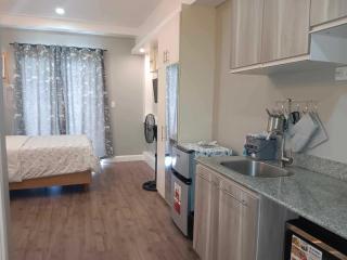 Golf View, New Studio Apartment Grand Residences Cebu, North Tower A - 9