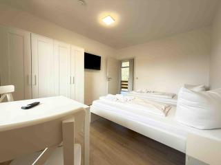 SAD165 Möblierte Monteurwohnung mit Balkon - 7