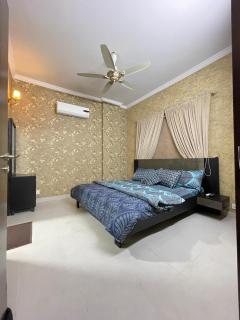 Bahria Town Karachi Full Furnished 2 Bed Appartment - 0