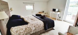 Chambre cosy avec terrasse sur la colline boisée, parking privé, jardin, calme, climatisation, 10 mn pont du Gard num7 - 8