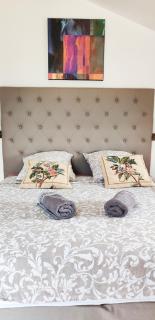 Chambre cosy avec terrasse sur la colline boisée, parking privé, jardin, calme, climatisation, 10 mn pont du Gard num7 - 8