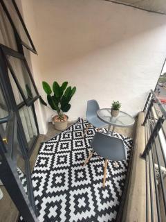 Stylish Modern Apartment in the heart of Maboneng, Free Wifi and Netflix - 9