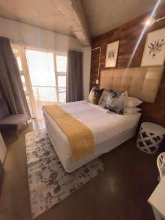 Stylish Modern Apartment in the heart of Maboneng, Free Wifi and Netflix - 1