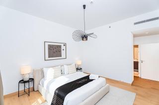 Escape24 - Luxury 2BR in La Rive 3 with Beach Access at La Mer Jumeriah 1 Dubai - 6