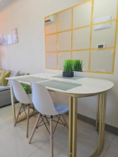 Cosy BGC Uptown Parksuites with Nice Balcony City View and Ultra Fast Internet 300mbps - 9