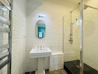 Rooftop villa, city center, beach access - 4