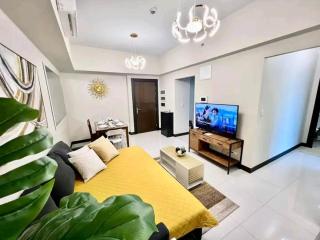 High Floor 2BR Modernized Elegant by A & E CityEscapes at Uptown Parksuites Tower 1 - 3