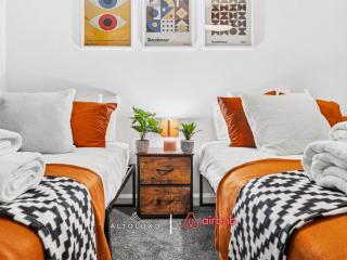 TimberHouse, Spacious, Modern, Groups, Contractors - 9