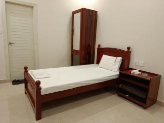 MidCity Hotel & Restaurant - 4