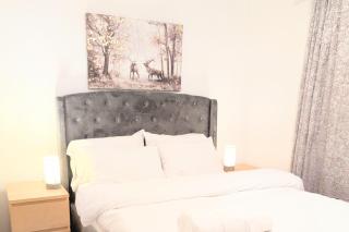 2 Bed - Sleeps 4 - Free Parking - 5 Min to Centre - 3