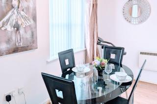 2 Bed - Sleeps 4 - Free Parking - 5 Min to Centre - 6