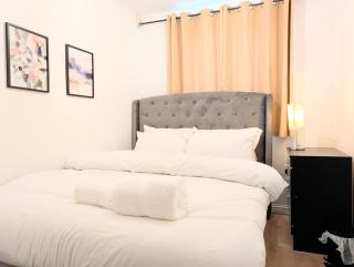 2 Bed - Sleeps 4 - Free Parking - 5 Min to Centre - 4