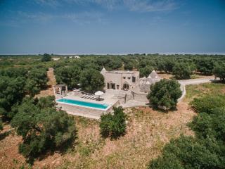 HelloAPULIA Trulli Angelo - Private Pool Villa in Olive Grove close to Ostuni, Local Dining 5 min - 9