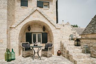 HelloAPULIA Trulli Angelo - Private Pool Villa in Olive Grove close to Ostuni, Local Dining 5 min - 7