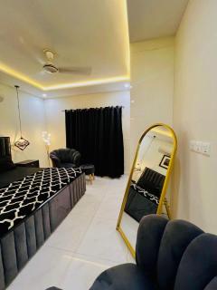 Charming 1BR Apartment in the Heart of Lahore - 2