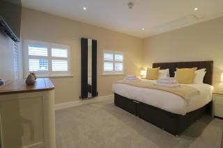 Ashbourne Luxury Suites - 7