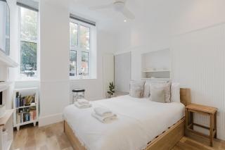 Chic 1BD Flat in Historic Building East London - 7