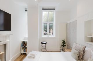 Chic 1BD Flat in Historic Building East London - 6