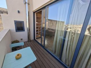 Historic Ground Floor apartment in medieval knights house with Sea View at the Marina - 1