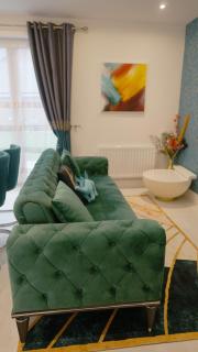 Luxury Home, Aylesbury - London - 2