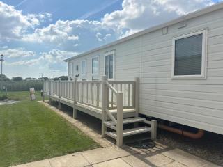 Meadow Lakes 10 - Golden Palm Resort - Meadow Lakes Caravan Hire - 4