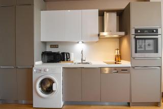 Modern Studio Retreat fully furnished - 8