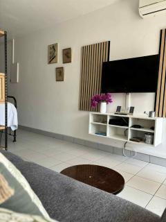 Mama Sera Studio cosy avec terrasse, à 2 min de la plage de Saint-Gilles - 7