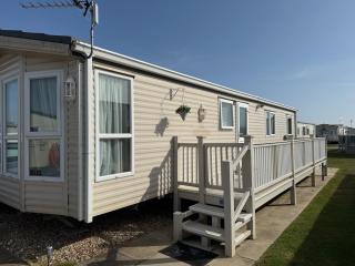 Meadow Lakes 82 - Golden Palm Resort - Meadow Lakes Caravan Hire - 7