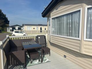 The Retreat 36 - Golden Palm Resort - Meadow Lakes Caravan Hire - Chapel Saint Leonards - 7
