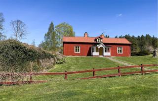Cozy Home In Boxholm With Lake View - 1