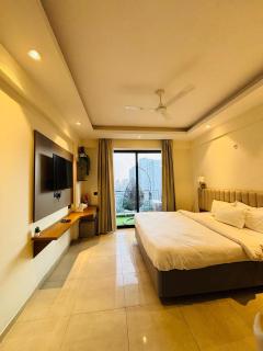 Zoneout Stays Omaxe Hazratganj - 1