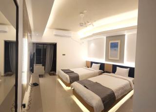The Peace Palace Luxury Hotel and Restaurant - 8