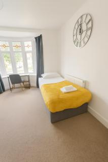 Allesley Hideaway - 3Bedroom with Garden & Parking - 1