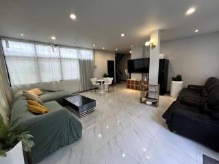 Heart of Phrom Phong - 6