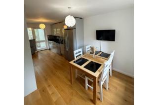 Spacious 3-Bedroom House with Garden and Parking - 3