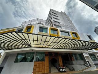 Sunday Near Jonker Street - 1