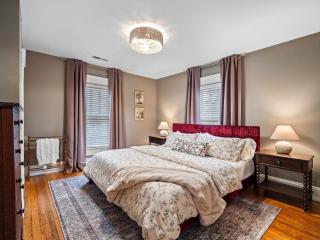 Roberson House Private Pool Walk to DT Sleeps 12 - 2