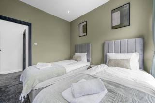 Modern Stay at Union Road Free Parking & Easy Access to Manchester - 5