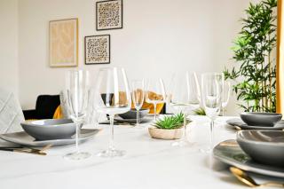 Stylish Ealing Apt -Near Tube - Ideal For Family&Group Stay - 5