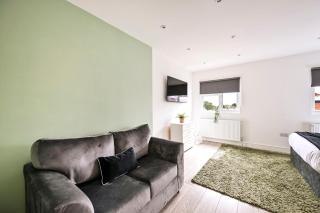 Stylish Ealing Apt -Near Tube - Ideal For Family&Group Stay - 4