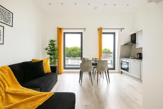 Stylish Ealing Apt -Near Tube - Ideal For Family&Group Stay - 9
