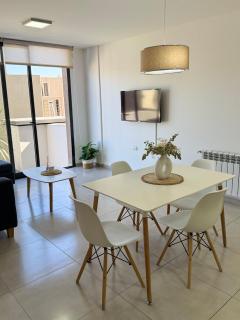 Departamento premium con amplio patio en pleno centro de Carlos Paz - 3