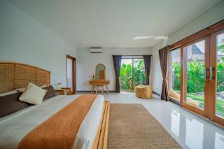 Luxury Villa Tropical Elegance in Pererenan Canggu - 9