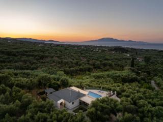 Villa Venia - Cozy Escape with Scenic Sew View, by ZanteWize - 6