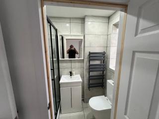 Modern en-suite rooms Luton air port - 2