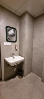 Hotel APS TOWNHOUSE - Conveniently Near High Court - 2