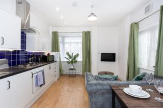 Modern 1B Apartment in Southend Near Seaside - 7