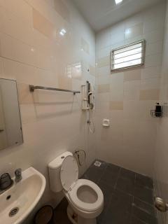Shamrock By Island Hospitality - Batu Ferringhi - 3
