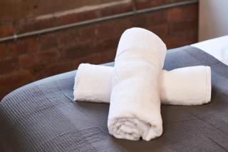 Chic 2-Bed NYC Retreat - Leeds - 9